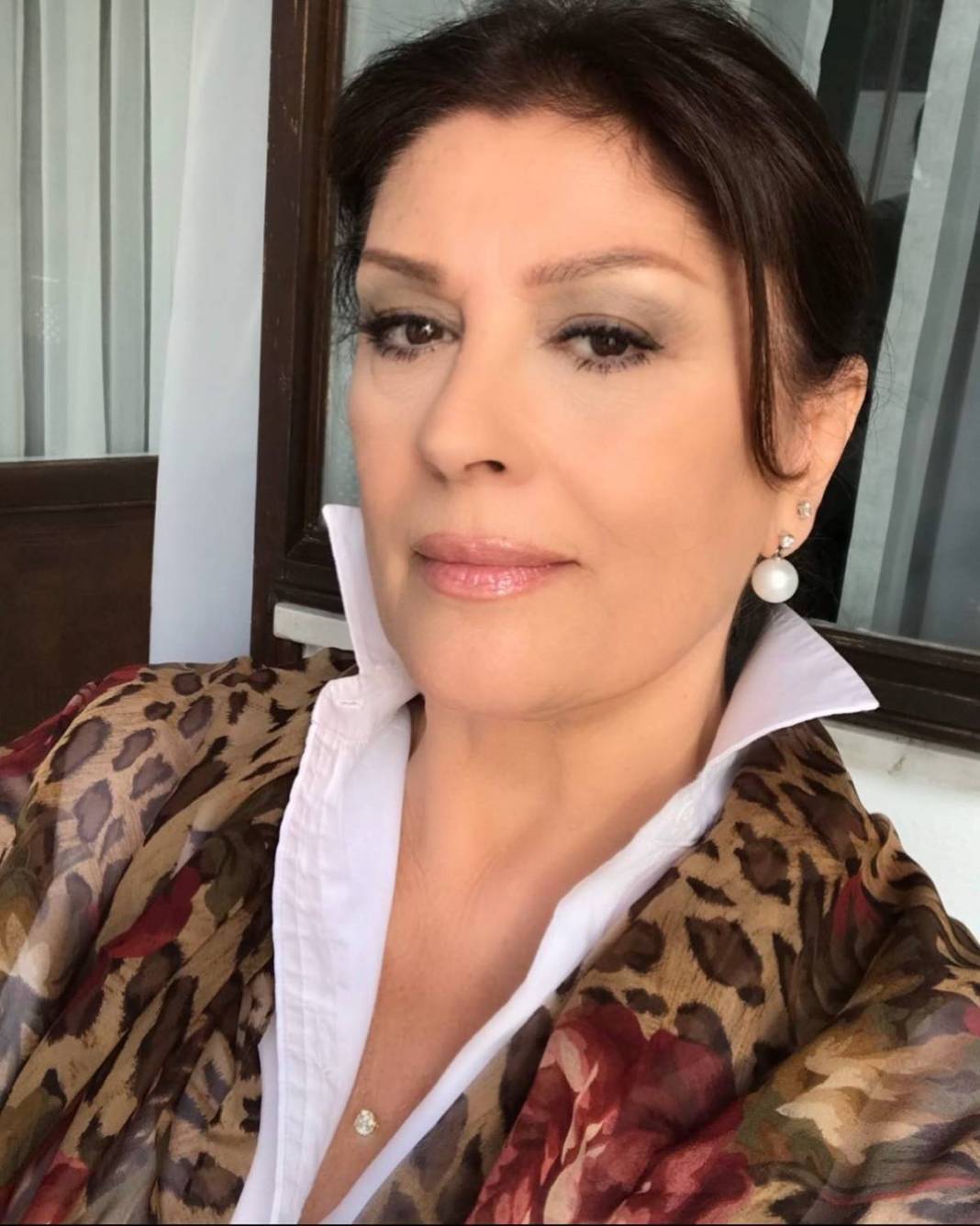 69 yaşındaki Gülşen Bubikoğlu'nun pozları hayran bıraktı! Yıllar geçse de ışıltısını kaybetmiyor... 5